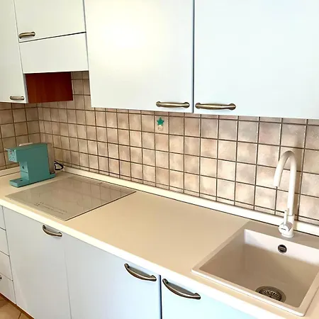 Elena's 아파트 카니지오네